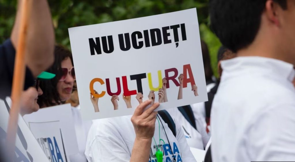 Federația Națională a Sindicatelor din Cultură și Presă – CulturMedia a declanșat oficial o serie de proteste ce vor dura două săptămâni, ceea ce plasează în centrul atenției criza acută cu care se confruntă sectorul cultural românesc