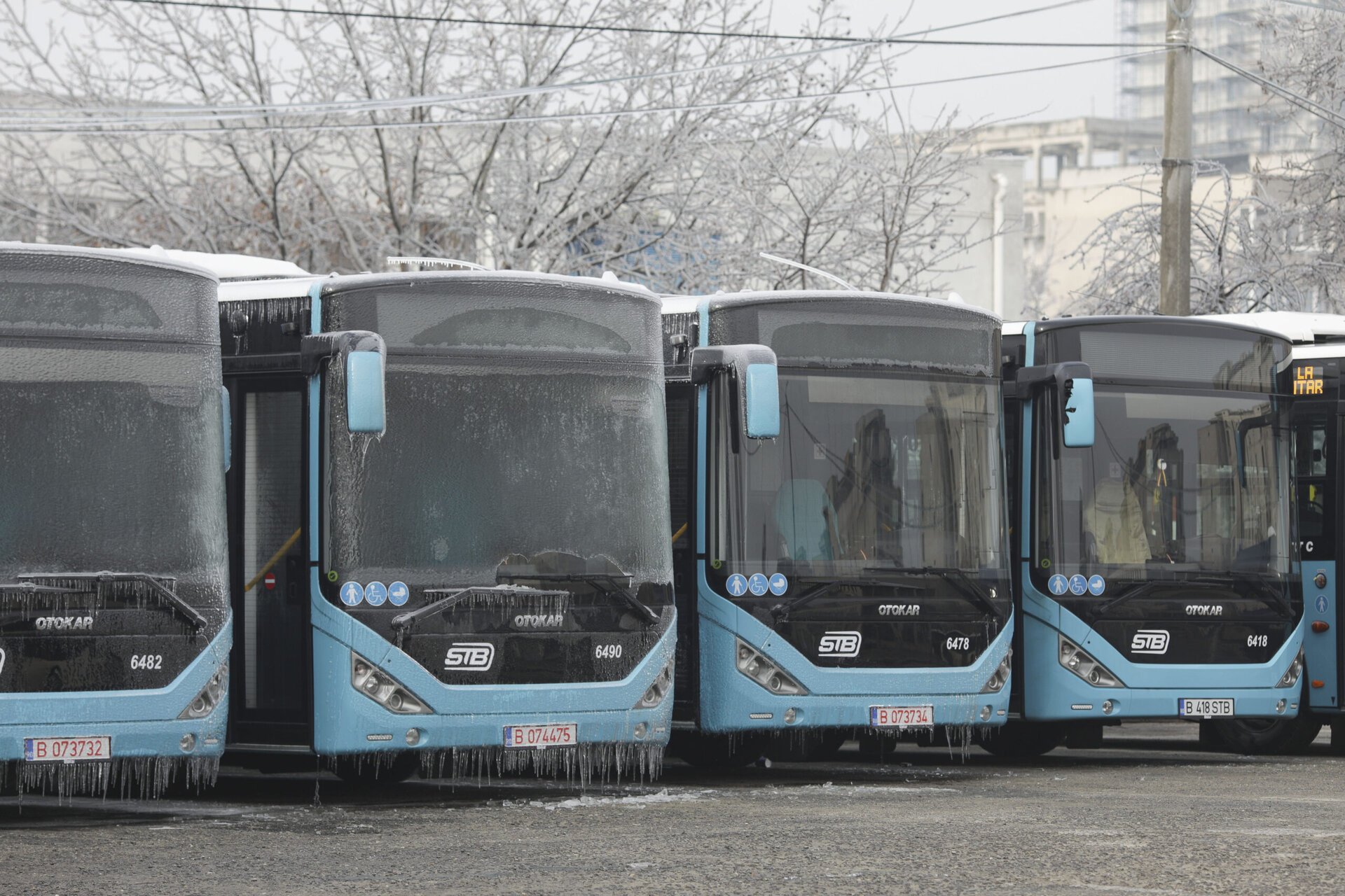 Criza de lichidități de la STB amenință să transforme într-o situație de colaps infrastructura rutieră a Bucureștiului, depășind limitele unui simplu protest sindical sau al unei greve tradiționale