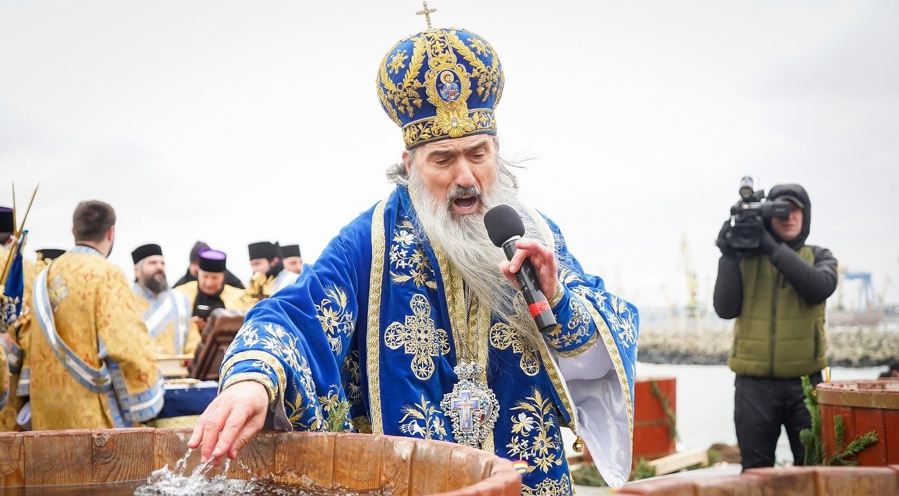Imnul Uniunii Europene a fost interpretat în mod simbolic la o ceremonie religioasă din Constanța, dar gestul a stârnit controverse și a adus în vizor tensiunile din societatea românească privitoare la poziția țării în cadrul Uniunii