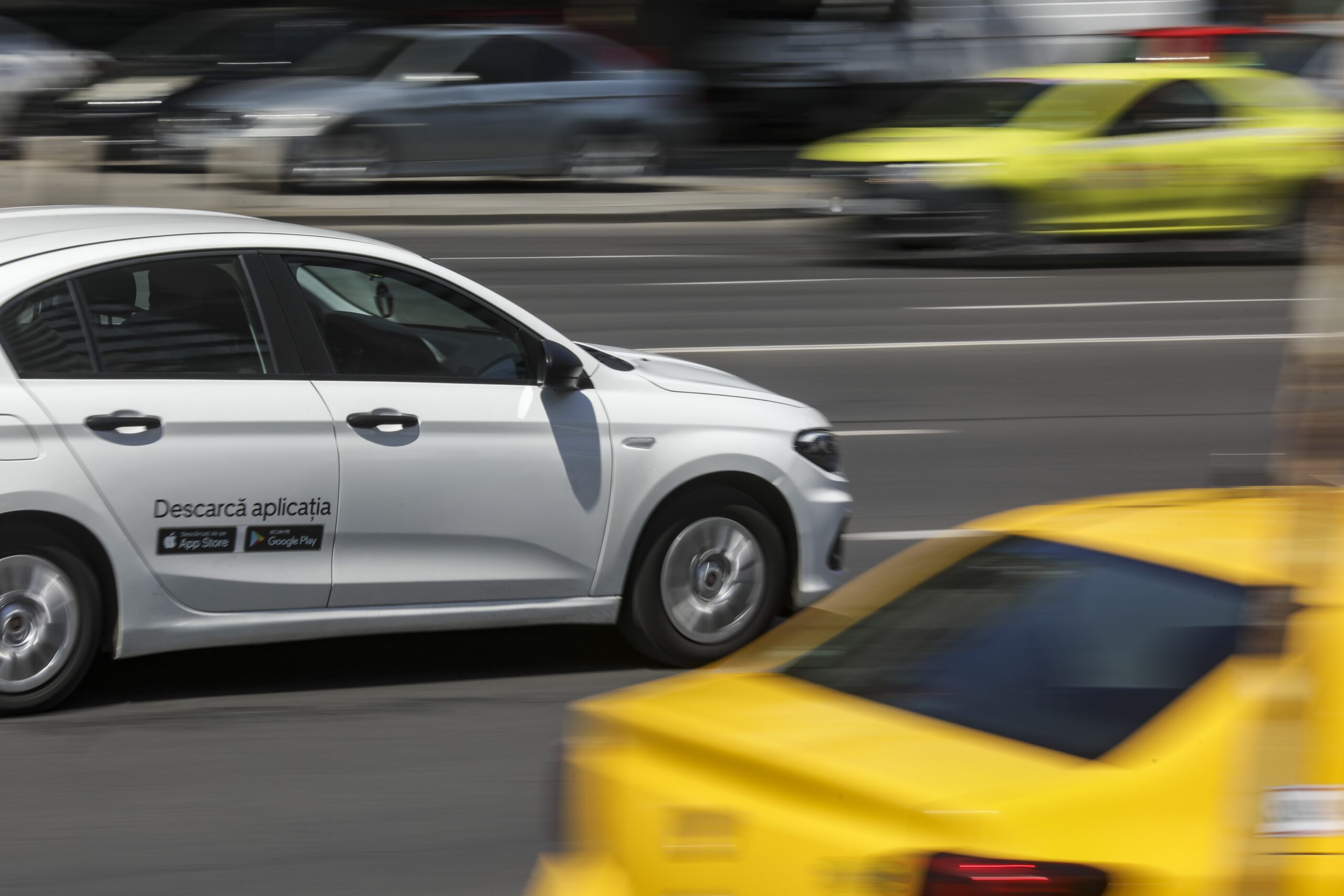 Autoritățile din București au intensificat controalele asupra transportului public alternativ, relevând probleme grave care pun în pericol atât legalitatea serviciilor oferite, cât și siguranța pasagerilor