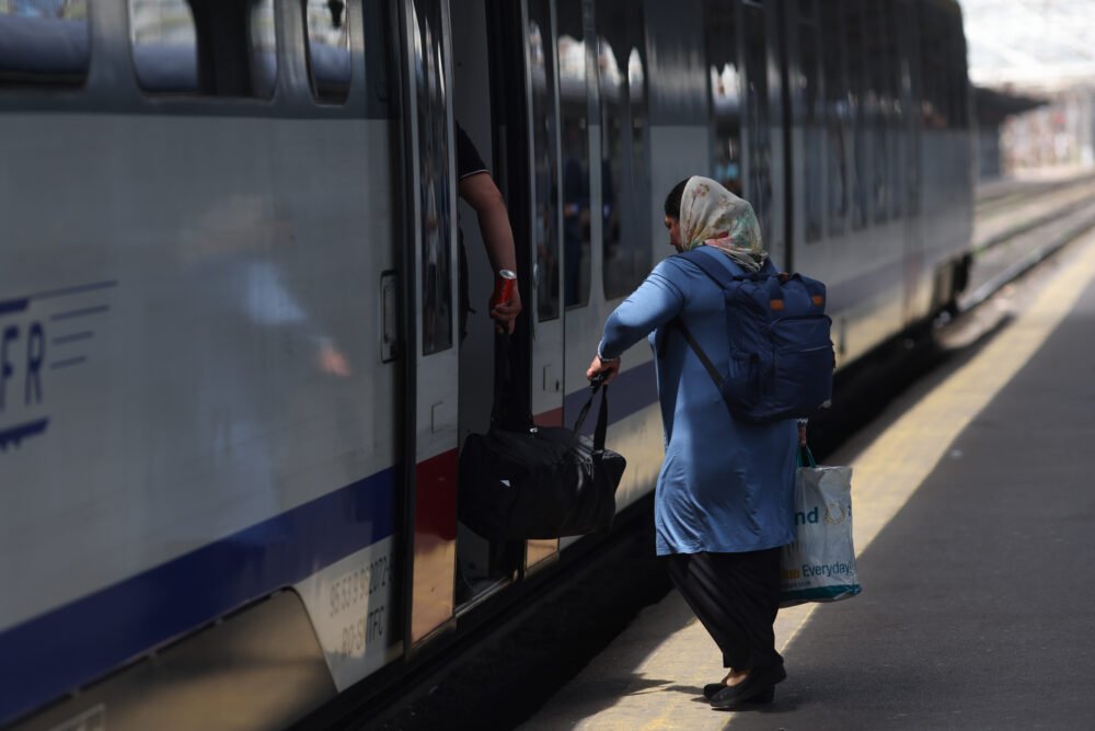 Modificări în circulația trenurilor între București și Budapesta din cauza lucrărilor feroviare CFR Călători a anunțat recent o serie de schimbări în circulația trenurilor internaționale între București și Budapesta, ca măsură de reorganizare temporară, în contextul unor lucrări de infrastructură programate între Lugoj și Recaș