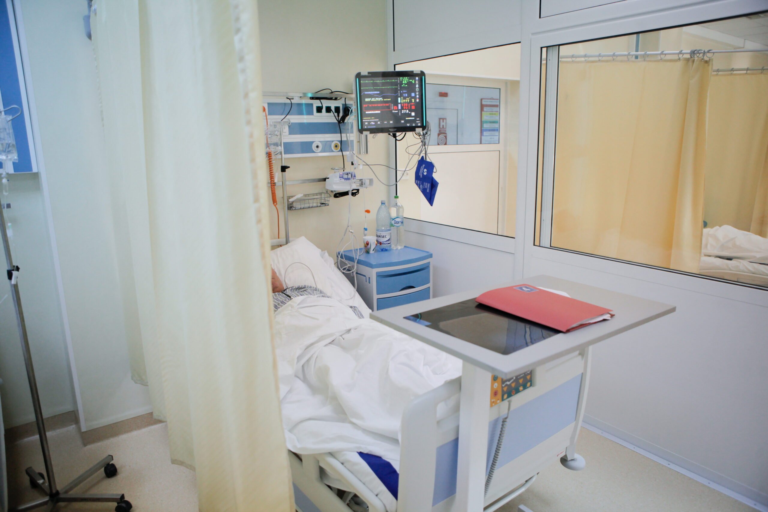 Criza căldurii în spitale: temperaturi extrem de scăzute amenință siguranța pacienților din București Se anunță o iarnă dificilă pentru sistemul medical din București, unde mai multe spitale și institutii medicale se confruntă cu probleme grave generate de lipsa de căldură