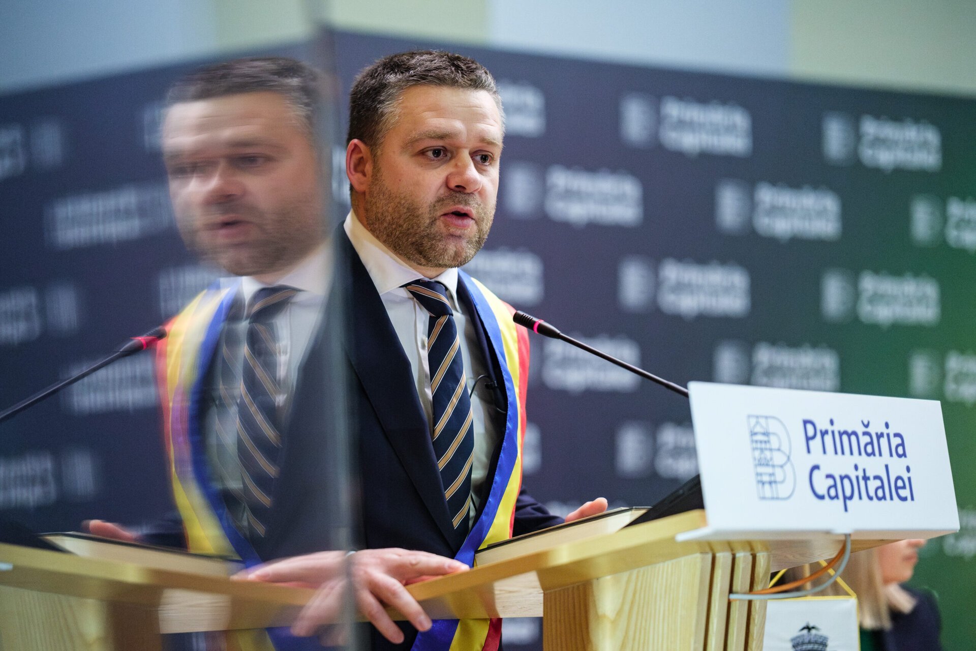 Primăria Sectorului 6 a avut parte de o deschidere tumultoasă în cadrul celei mai importante ședințe a Consiliului General din mandatul lui Ciprian Ciucu, eveniment marcat de tensiuni, acuzări și reacții neașteptate din partea participanților