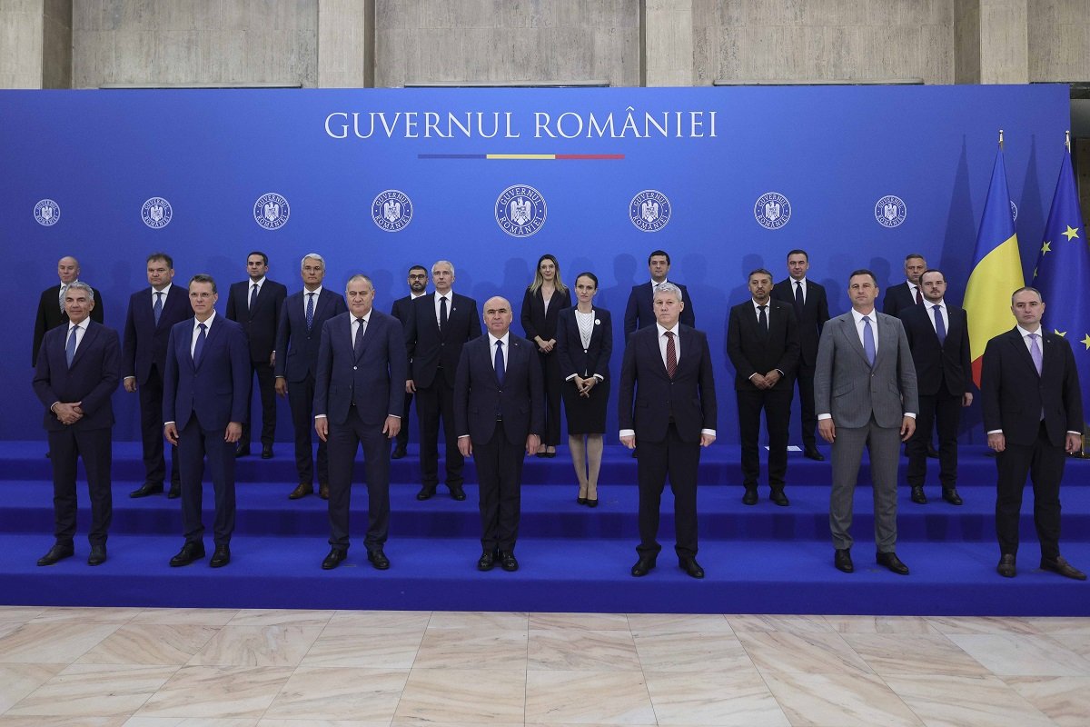 Guvernul a promis reducerea numărului de angajați din sectorul public pentru a limita cheltuielile și a eficientiza administrația, însă evoluția acestui proces indică un decalaj semnificativ față de obiectivele anunțate