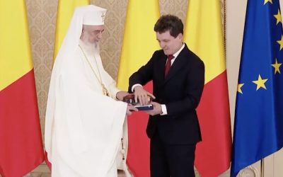 IPS-Daniel-primeste-o-decoratie-de-la-Nicusor-Dan-e1761587780224.jpg - JurnalUrban