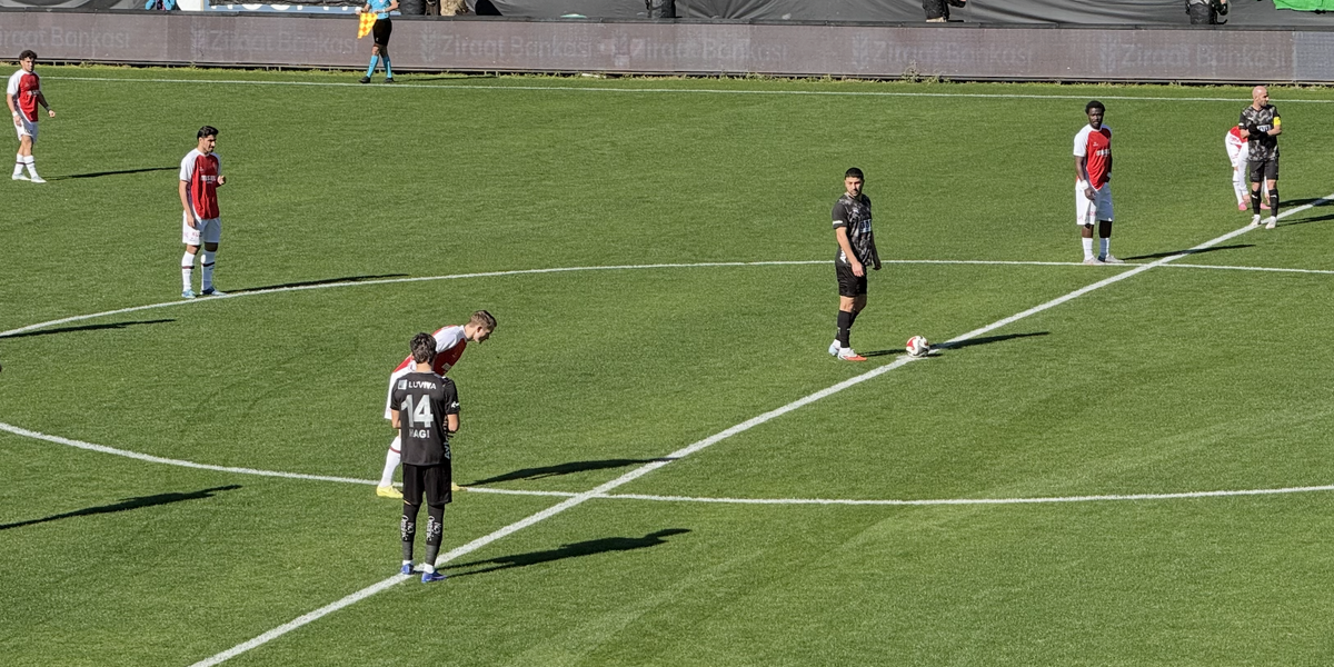 Fatih Karagumruk 0-0 » Ianis Hagi e titular. Reporterii GSP transmit de la arenă