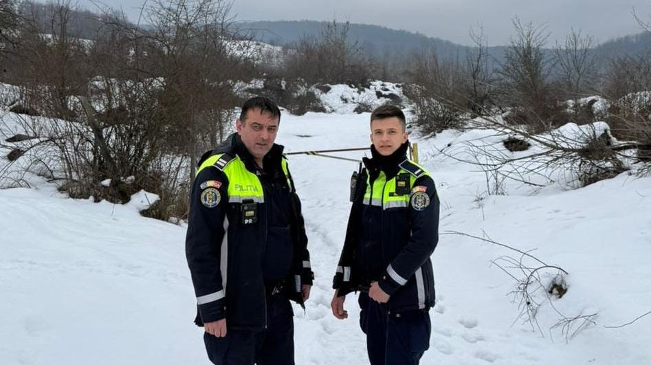 Caz dramatic în Hunedoara. Doi polițiști au salvat în ultima clipă viața unui bărbat care se spânzurase după ce a apelat 112