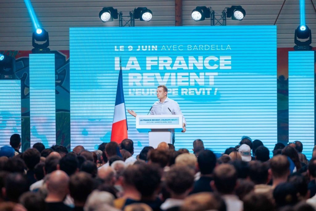 Liderul extremiștilor europeni reacționează dur la amenințările lui Trump privind Groenlanda Jordan Bardella, unul dintre principalii lideri ai scenei politice din Europa de Est și președinte al partidului francez de extremă dreaptă Rassemblement National (RN), a lansat un avertisment clar în urma recentei declarații a fostului președinte american Donald Trump, referitoare la insula Groenlanda