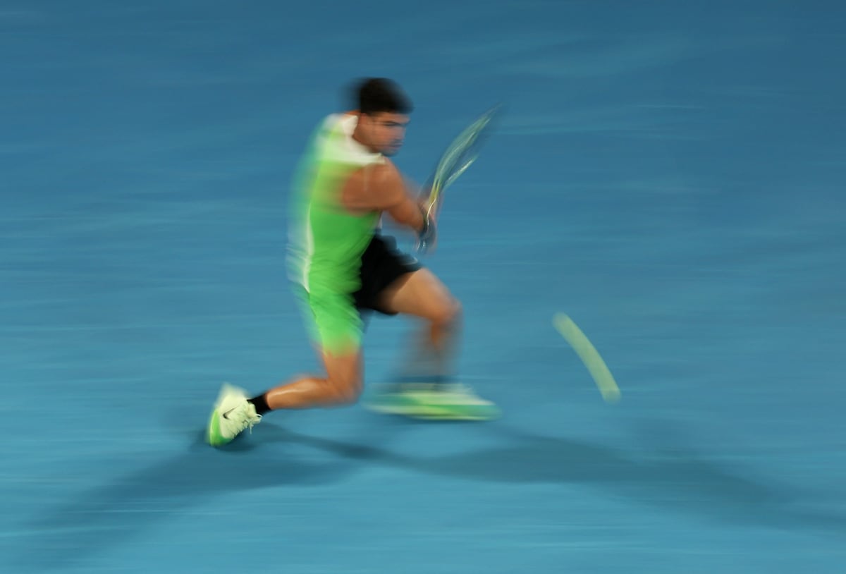Alcaraz își depășește limitele și îl înfruntă pe De Minaur la Australian Open 2026