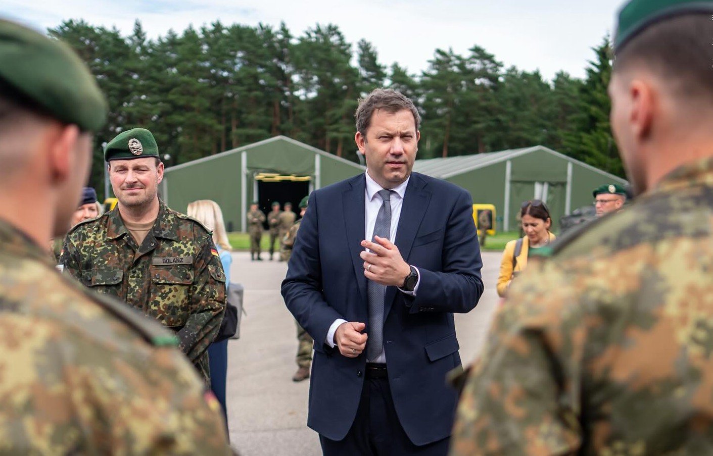 Europa în pragul unei crize a alianței transatlantice: avertismentul vice-cancelarului german Lars Klingbeil Europa se află într-un punct de cotitură, iar tensiunile geopolitice din ultimele luni au dus la un adevărat alarm radiografiat de oficiali de rang înalt în cadrul Uniunii Europene și a Germaniei