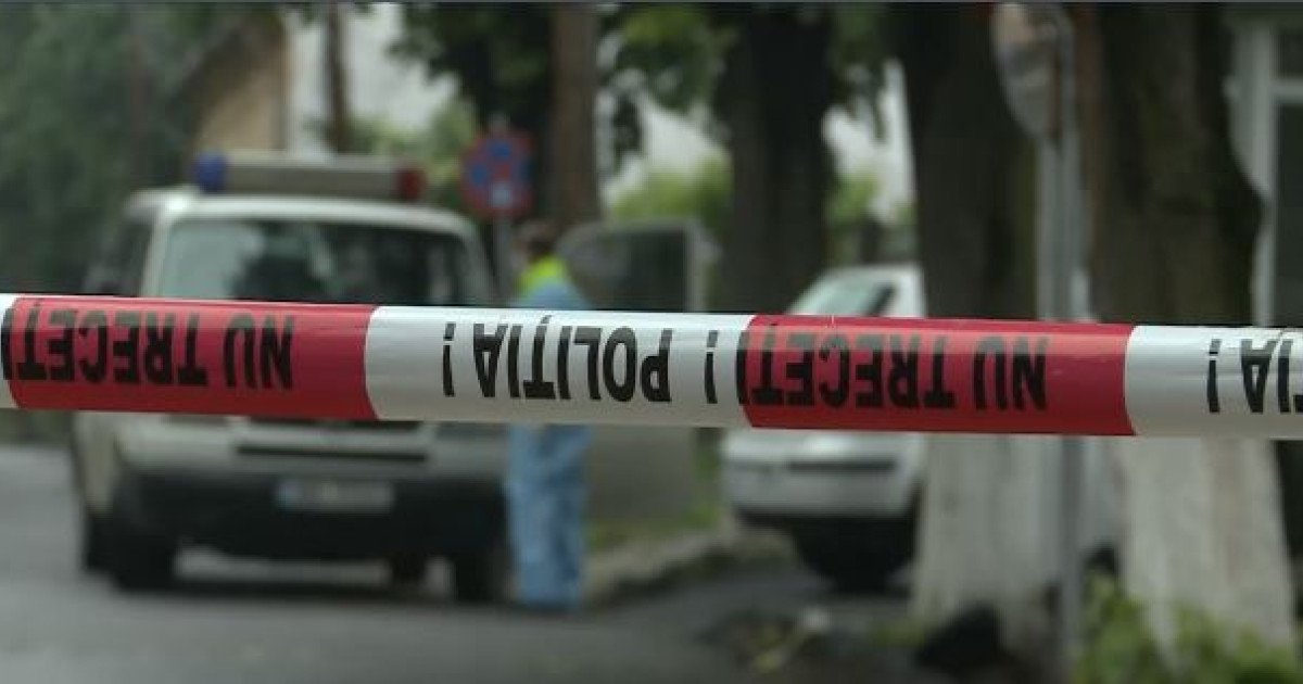 Un adolescent ucis în Timiș, doi suspecți reținuți Un băiat de 15 ani din județul Timiș a fost găsit mort, iar anchetatorii au reținut doi adolescenți ca principali suspecți