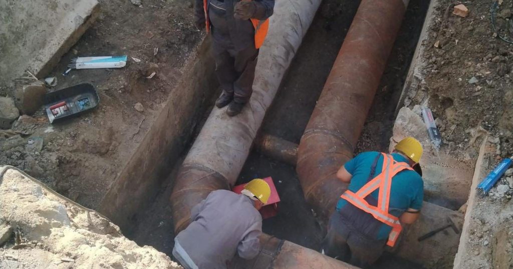 Avarie majoră la încălzirea din Capitală: Mii de bucureșteni stau în frig Furnizarea agentului termic pentru încălzire și apă caldă este grav afectată în sectoarele 2 și 3 ale Capitalei, precum și parțial în sectoarele 4 și 5, în urma unei avarii survenite duminică dimineața la CET Sud – ELCEN, punctul termic ce aparține Ministerului Energiei