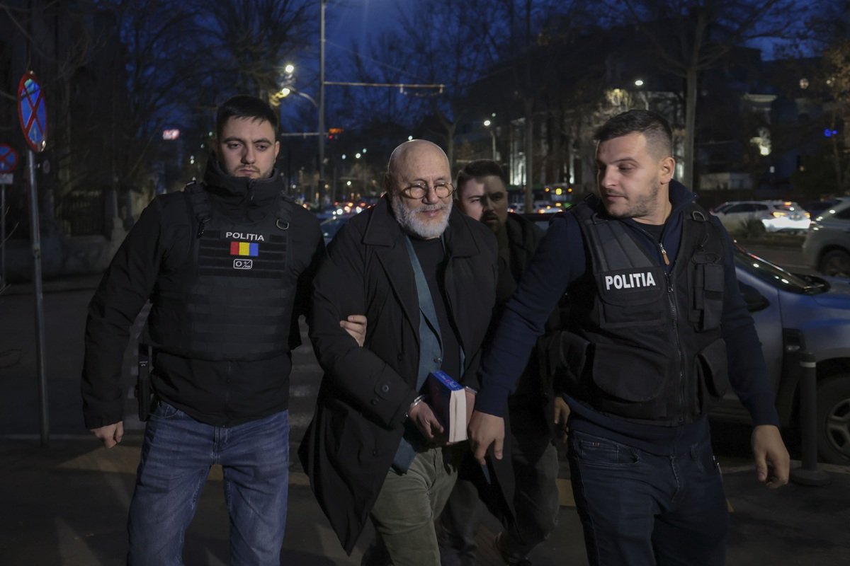 BREAKING. Medicul Cristian Andrei, dus în cătușe la Poliție, după ce a fost acuzat de agresiuni sexuale și viol