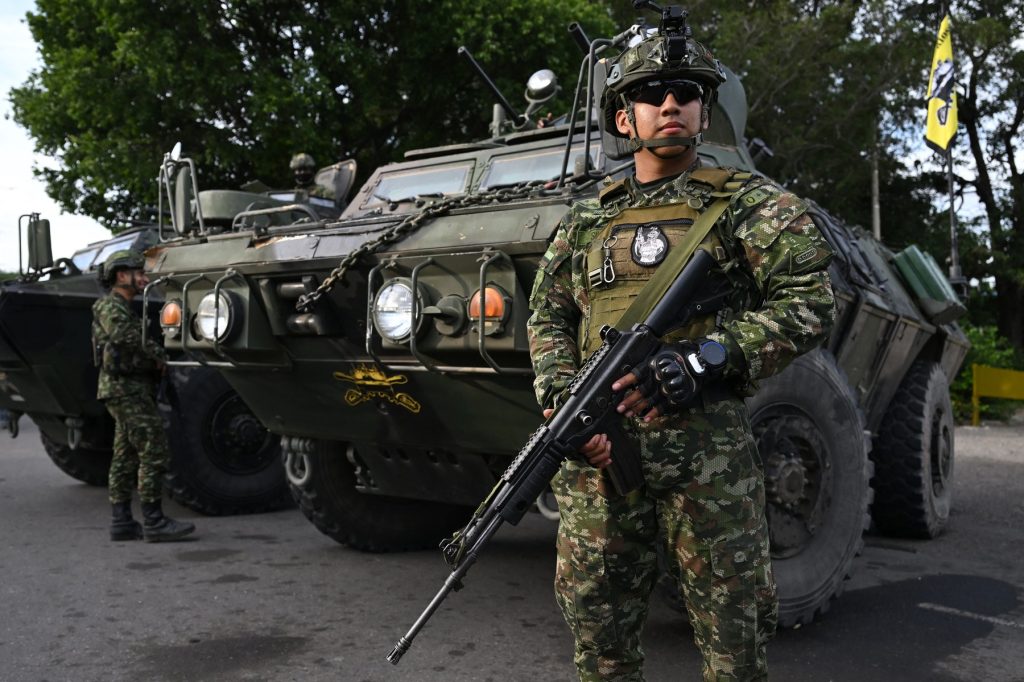 Statele Unite amenință cu forța militară în Venezuela dacă nu se vor conforma condițiilor americane Administrația de la Washington a reaprins tensiunile în America Latină prin declarații dure ale președintelui Donald Trump, care a afirmat duminică că Statele Unite ar putea lansa un al doilea atac asupra Venezuelei dacă guvernul de la Caracas nu va adopta o manieră mai cooperantă