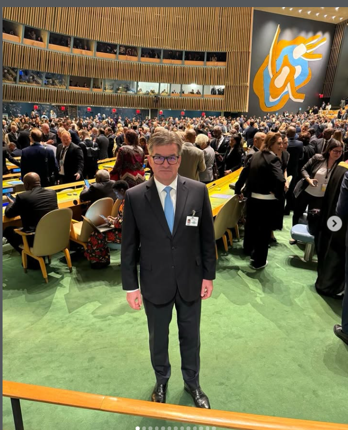 Miroslav Lajčák, consilierul pentru securitate națională al premierului slovac Robert Fico, și-a anunțat demisia într-un context tensionat generat de apariția numelui său în documente judiciare ale SUA, legate de celebrul dosar Jeffrey Epstein
