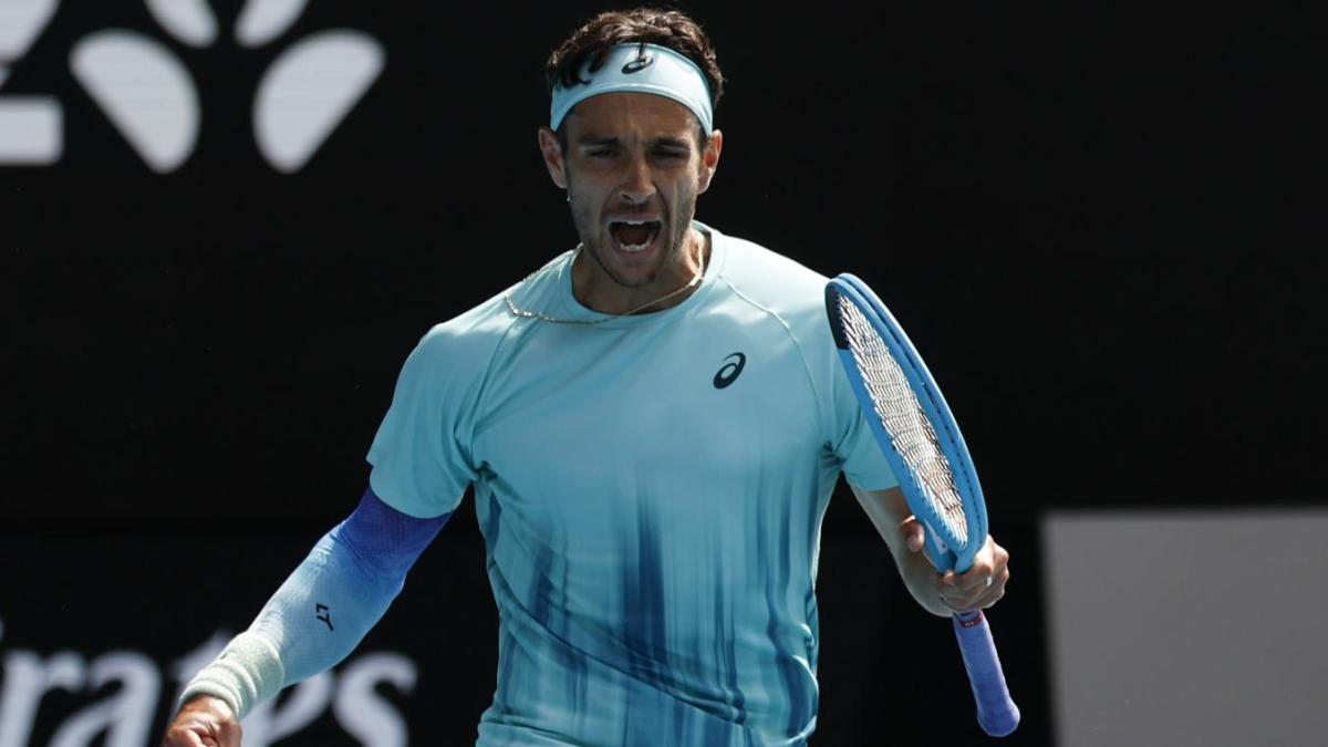 Musetti ko contro Djokovic, si infortuna dopo 2 set dominati