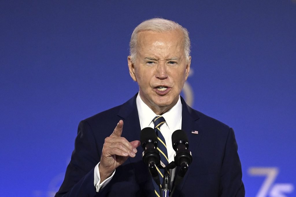 Joe Biden condamnațiile dure pentru incidentele din Minneapolis: mesaje de apărare a valorilor americane Fostul președinte al Statelor Unite, Joe Biden, a emis marți o declarație fermă pe platforma X, criticând violențele și decesele petrecute în ultimele săptămâni în Minneapolis, unde doi cetățeni americani au fost uciși de agenți federali ai ICE (Immigration and Customs Enforcement)