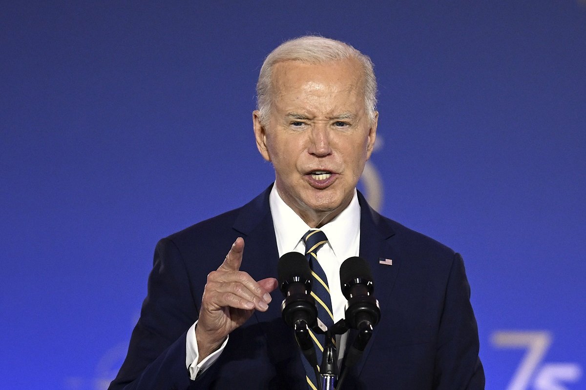 Joe Biden condamnațiile dure pentru incidentele din Minneapolis: mesaje de apărare a valorilor americane Fostul președinte al Statelor Unite, Joe Biden, a emis marți o declarație fermă pe platforma X, criticând violențele și decesele petrecute în ultimele săptămâni în Minneapolis, unde doi cetățeni americani au fost uciși de agenți federali ai ICE (Immigration and Customs Enforcement)