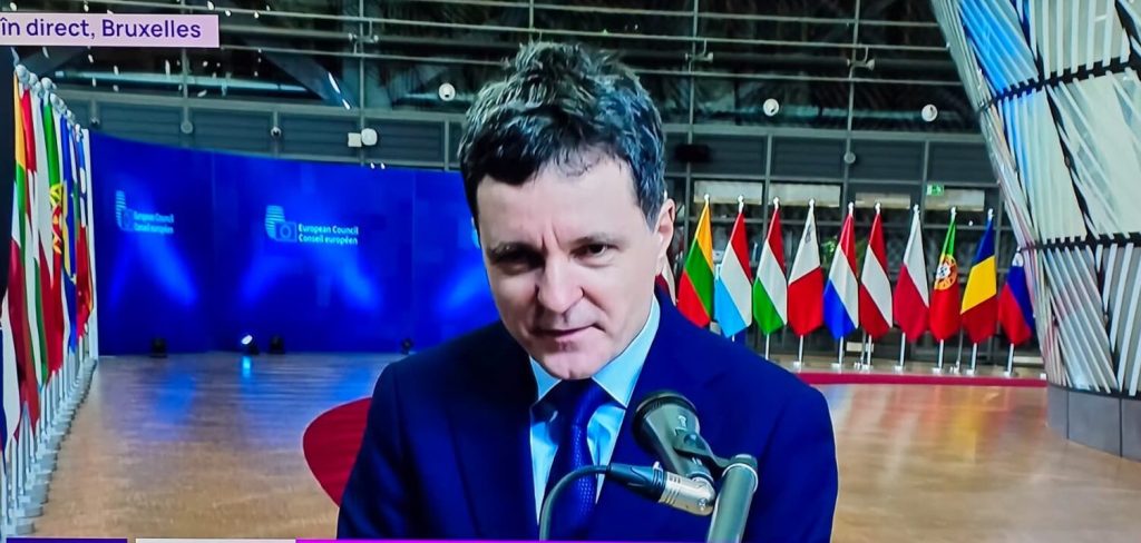 Nicuşor Dan la Consiliul European: România sprijină consolidarea parteneriatului transatlantic într-un moment delicat pentru Europa Președintele Nicuşor Dan a avut joi o intervenție punctuală în cadrul reuniunii extraordinare a Consiliului European, concentrată pe reafirmarea necesității unui parteneriat strâns între Europa și Statele Unite