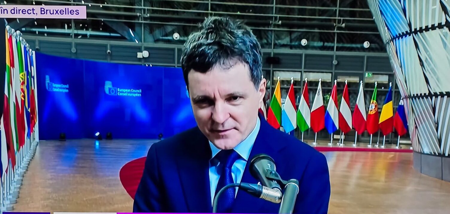 Nicuşor Dan la Consiliul European: România sprijină consolidarea parteneriatului transatlantic într-un moment delicat pentru Europa Președintele Nicuşor Dan a avut joi o intervenție punctuală în cadrul reuniunii extraordinare a Consiliului European, concentrată pe reafirmarea necesității unui parteneriat strâns între Europa și Statele Unite