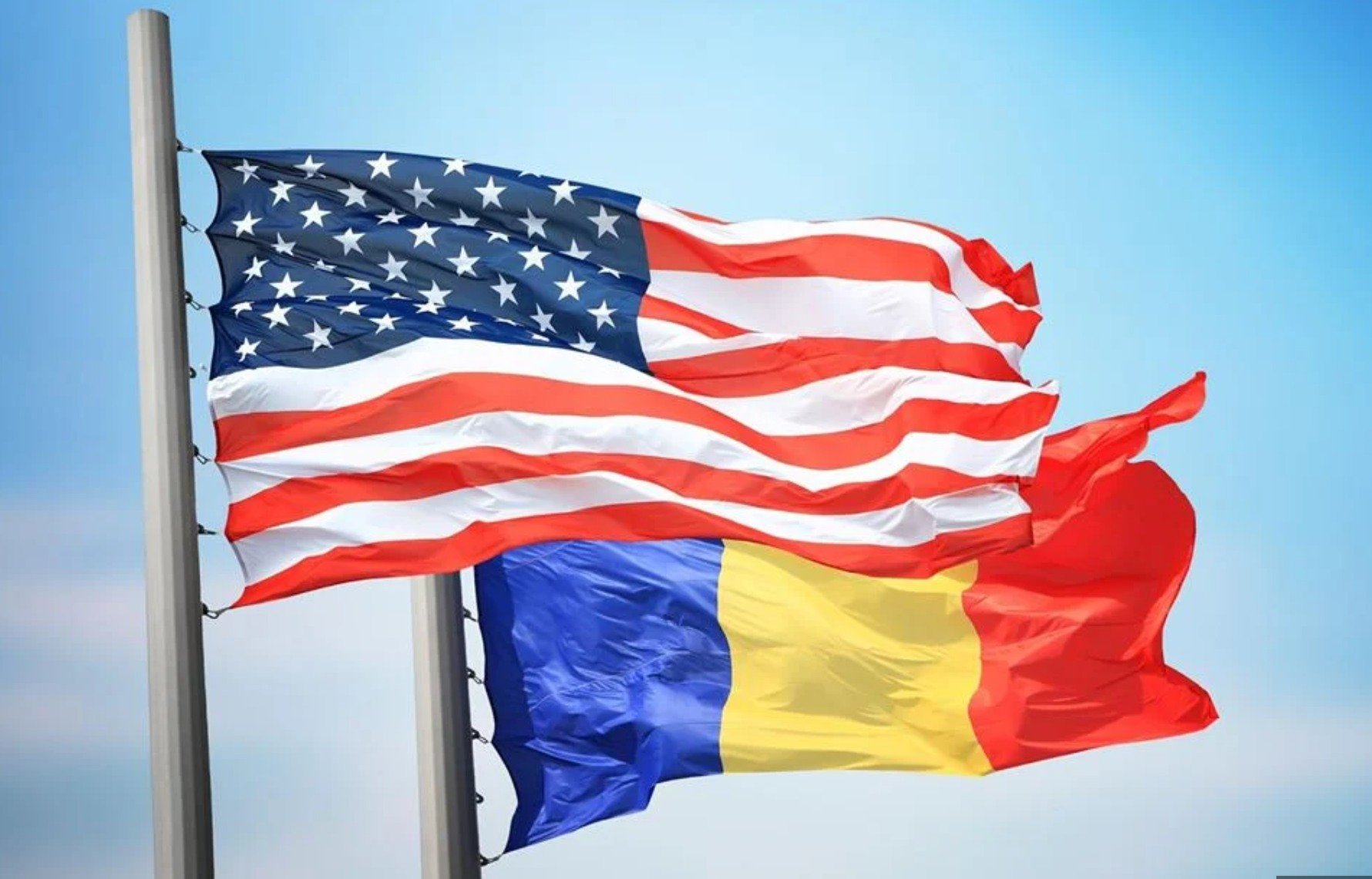 Intitulat: „Nicuşor Dan: Statele Unite, partener strategic esenţial pentru securitatea României” Preşedintele României, Nicuşor Dan, a declarat vineri că Statele Unite ale Americii reprezintă un partener strategic esenţial pentru securitatea ţării, urmărind să solidifice colaborarea transatlantică într-o perioadă marcată de volatilitate la nivel internaţional