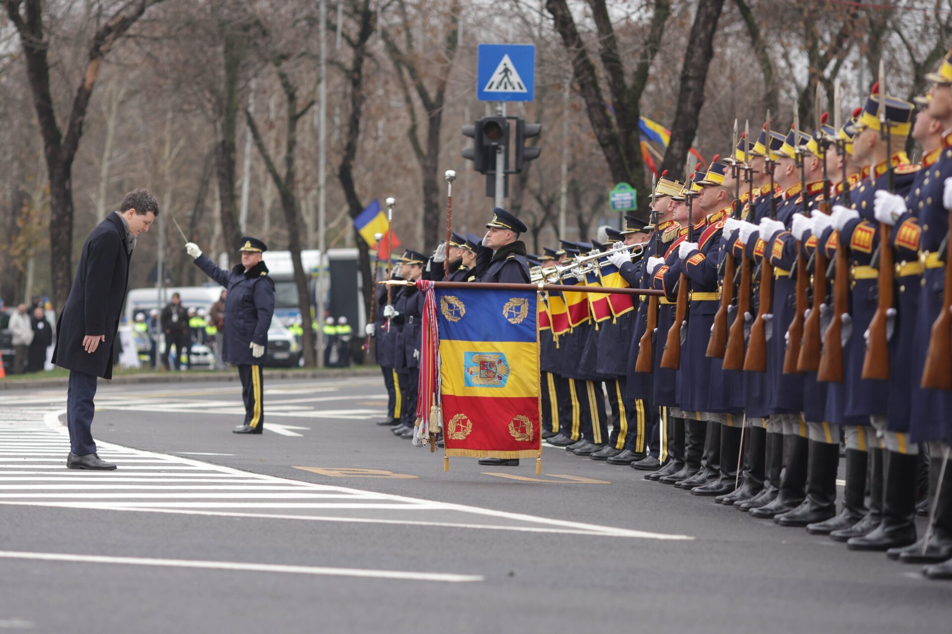 Președintele României, Nicușor Dan, în vizită oficială dedicată Zilei Unirii Principatelor Române, a inaugurat sâmbătă vizitele sale în orașele Focșani și Iași, aducând în prim-plan simbolistica celor 164 de ani de la momentele fondatoare ale națiunii române moderne