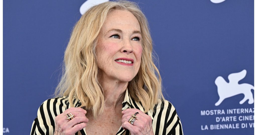 Catherine O’Hara, starul din „Singur acasă”, a decedat la 71 de ani Actrița canadiană Catherine O’Hara, cunoscută pentru interpretarea mamei lui Kevin în celebrul film „Singur acasă”, a murit la vârsta de 71 de ani