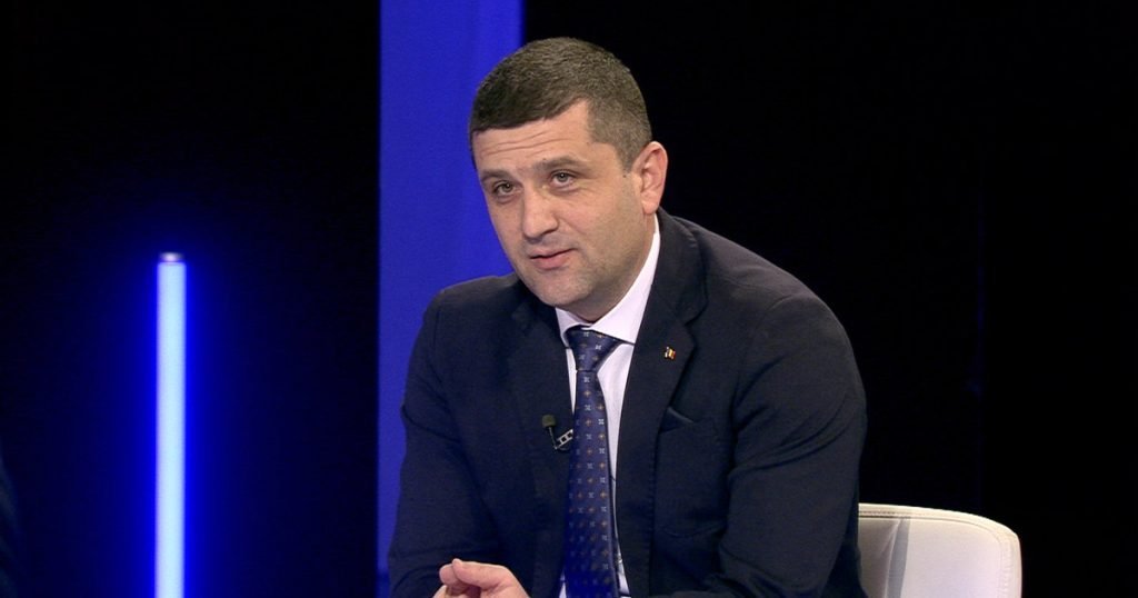 Declarații Controversate ale Ministrului Apărării: Patriotismul lui Ceaușescu în Discursul lui Radu Miruță Ministrul Apărării, Radu Miruță, a stârnit un val de reacții după ce, în cadrul emisiunii „În Fața Ta” difuzată de Digi24, a adus în discuție rolul lui Nicolae Ceaușescu în contextul patriotismului
