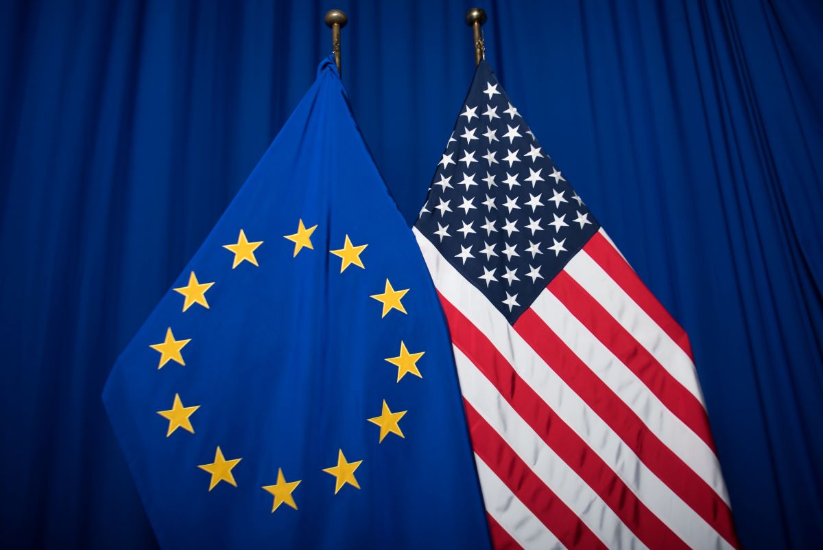 Comisia Europeană anunță suspendarea temporară a măsurilor comerciale împotriva Statelor Unite, într-un răspuns calculat la disputa comercială de lungă durată Bruxellesul a decis, vineri, să amâne cu șase luni implementarea unui pachet de măsuri comerciale în valoare de 93 milioane de euro, menite să răspundă retorsiunilor impuse de Statele Unite în contextul unei dispute comerciale de lungă durată