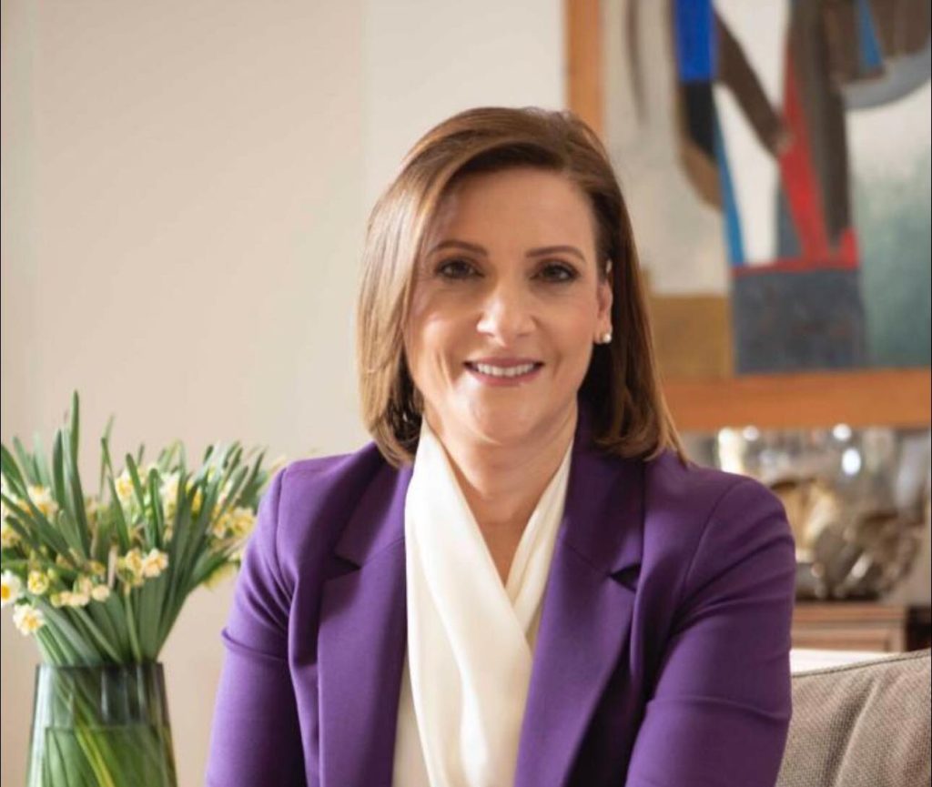 Prima doamnă a Republicii Cipru, Philippa Karsera, a anunțat duminică că își va încheia oficial colaborarea cu Comitetele de conducere ale unui fond caritabil important, în urma acuzațiilor de corupție care au zguduit scena politică și societală a insulei