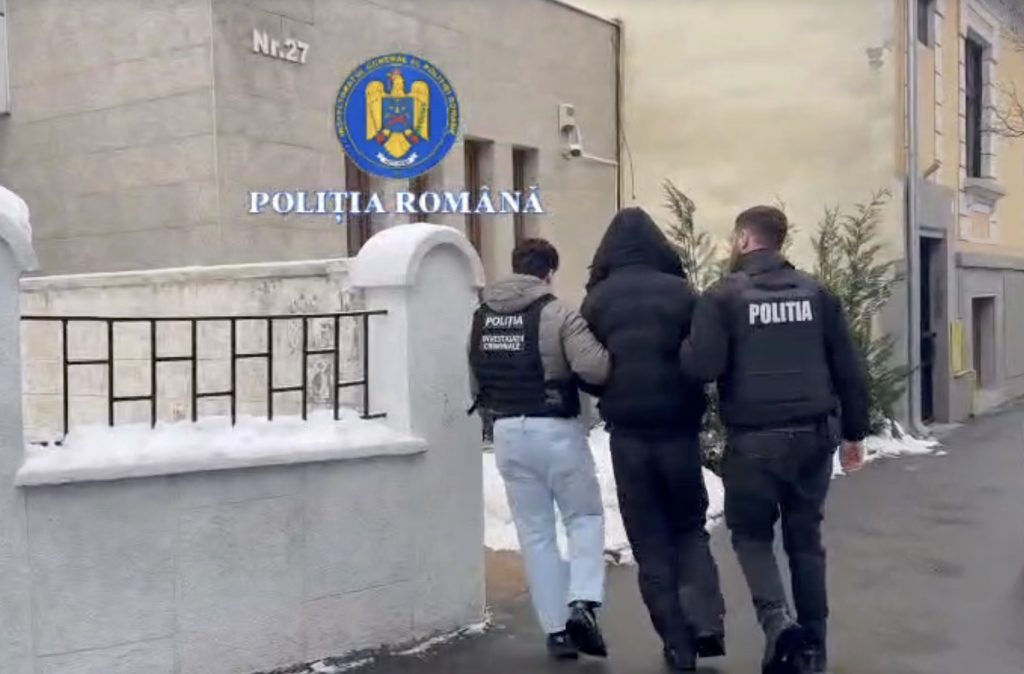 Un bărbat urmărit internațional, suspectat de comiterea unui grav omor în Franța, a fost prins în Cluj-Napoca, într-un centru comercial aglomerat, după o amplă desfășurare de forțe a autorităților române
