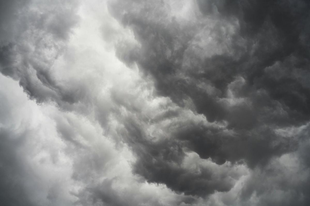 What will the weather be like in Mid Cheshire this weekend?