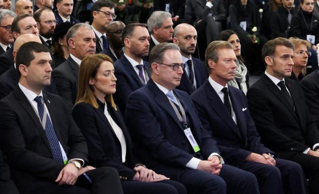 Radu Miruță, prezent la comemorarea victimelor de la Crans Montana, evocă un moment de profundă emoție și solidaritate La un an de la tragedia de la Crans Montana, un eveniment de comemorare a victimelor a reunit lideri europeni și oficiali din România, într-un gest de recunoaștere și respect pentru viețile pierdute într-un incident devastator