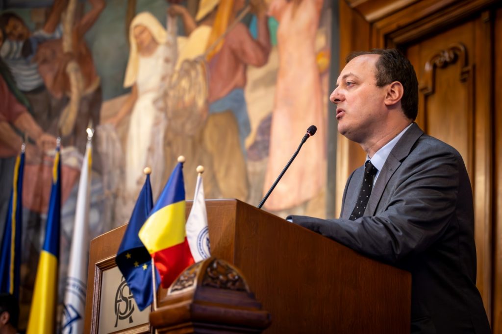 Reforma urgentă a sistemului educațional, nevoie stringentă în fața ritmului rapid al tehnologiei Schimbările rapide și aparent constante din domeniul tehnologiei impun o reevaluare profundă a sistemului educațional din România