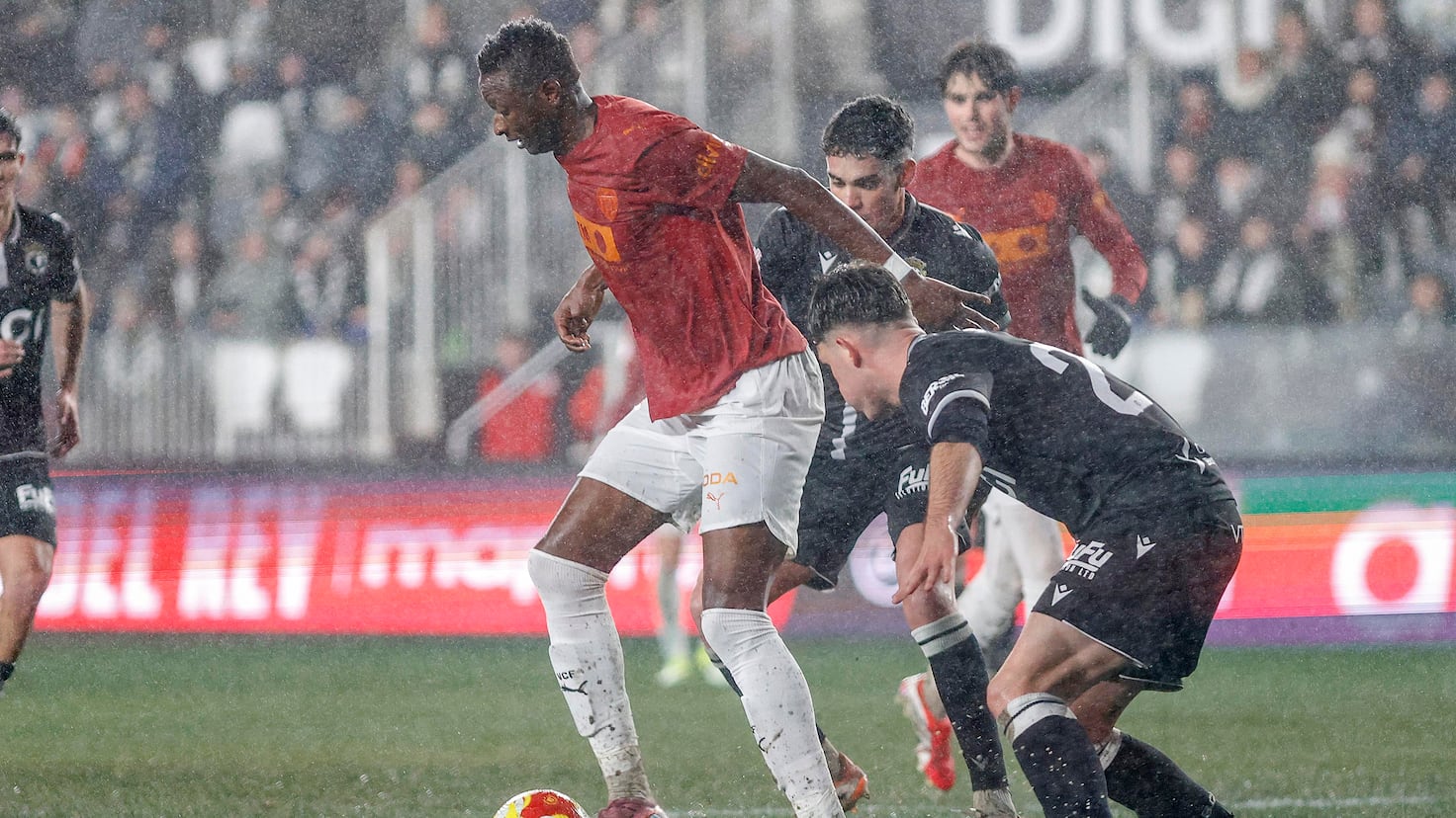 Valencia se impune în fața Burgos cu 2-0 în Cupa Spaniei Valencia a obținut o victorie convingătoare în fața celor de la Burgos, scor 2-0, într-un meci din cadrul Cupei Spaniei