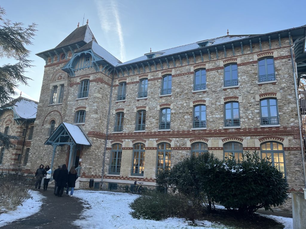 Profesor universitar din Franța, implicat în formarea viitorilor spioni, recunoaște că nu cunoaște chiar numele reale ale mulțimii de studenți din cursurile sale