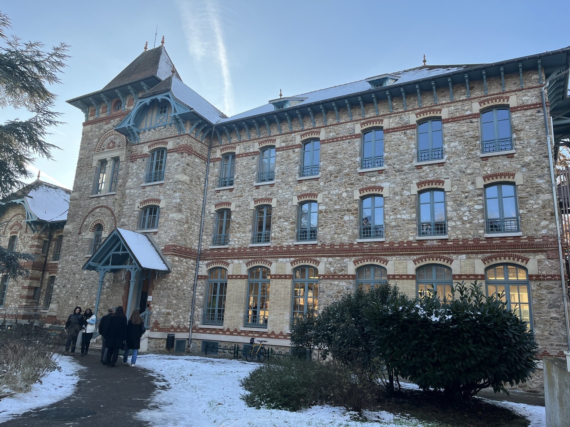 Profesor universitar din Franța, implicat în formarea viitorilor spioni, recunoaște că nu cunoaște chiar numele reale ale mulțimii de studenți din cursurile sale