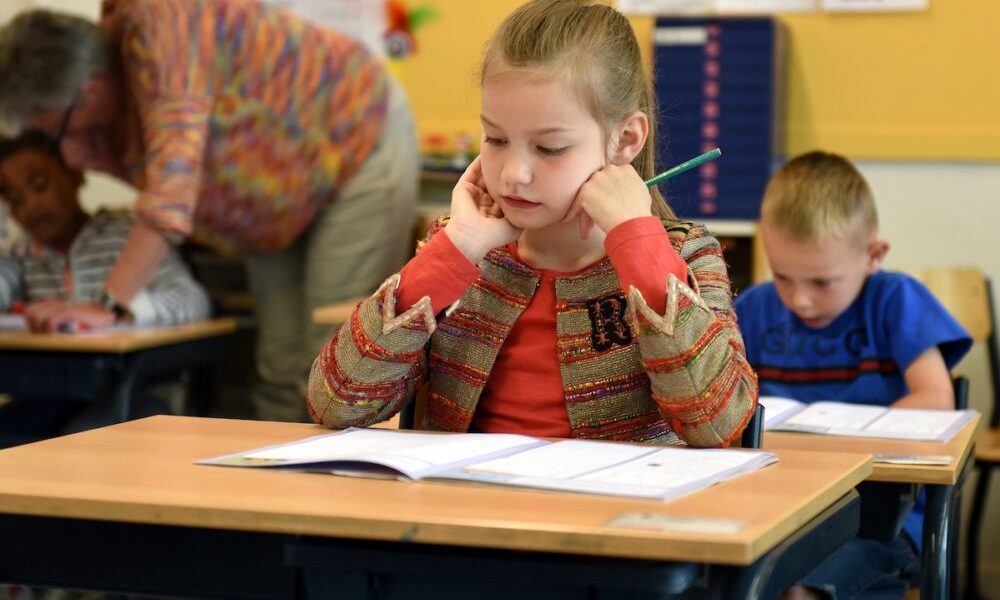 Scoala-elevi-in-banci-Foto-pexels-e1599812201578.jpg - JurnalUrban