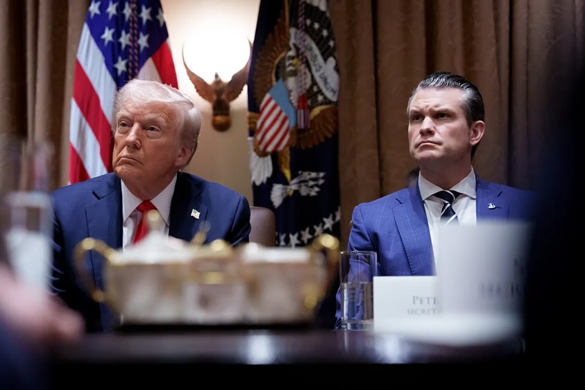 Secretarul-american-al-Apararii-Pete-Hegseth-si-presedintele-SUA-Donald-Trump.jpg - JurnalUrban