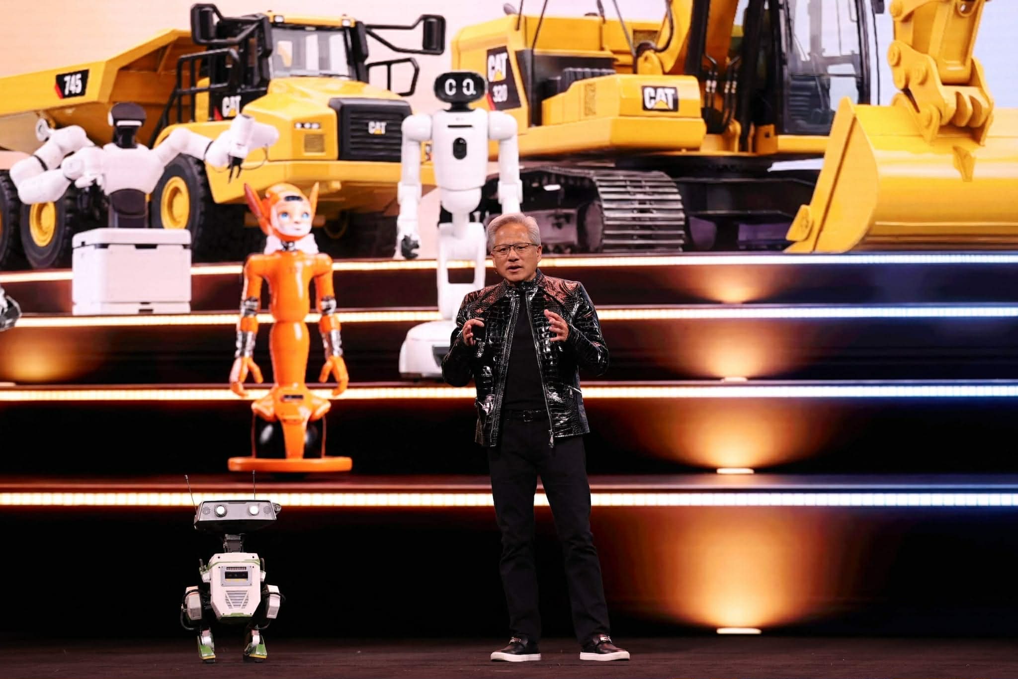 Nvidia își reafirmă poziția de lider în domeniul vehiculelor autonome, anunțând la CES 2026 o nouă tehnologie de inteligență artificială menit să revoluționeze modul în care mașinile fără șofer percep și reacționează în trafic