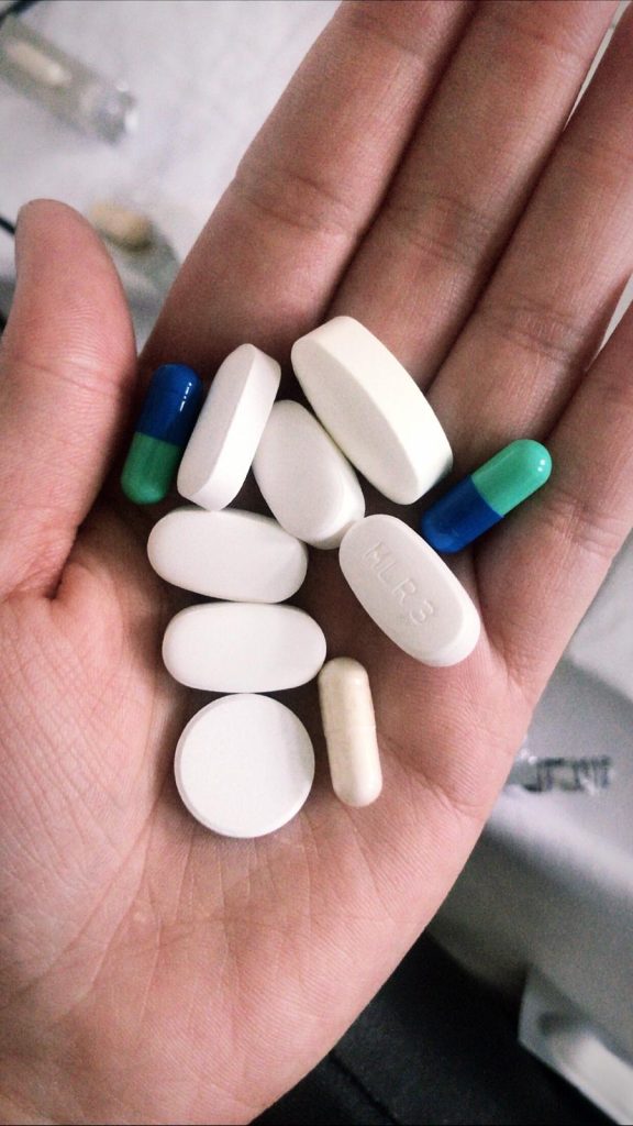 Pacienții internați la Spitalul Reșița plătesc pentru medicamente, manager: probleme cu lipsa și supra-prescrierea medicamentelor