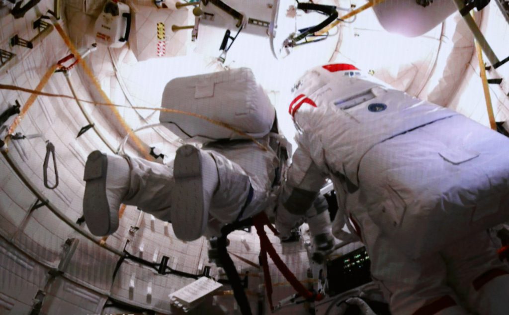NASA a efectuat, pentru prima dată în istoria stației spațiale internaționale, o evacuare medicală de urgență a unui astronaut, după ce acesta a avut nevoie de îngrijiri speciale