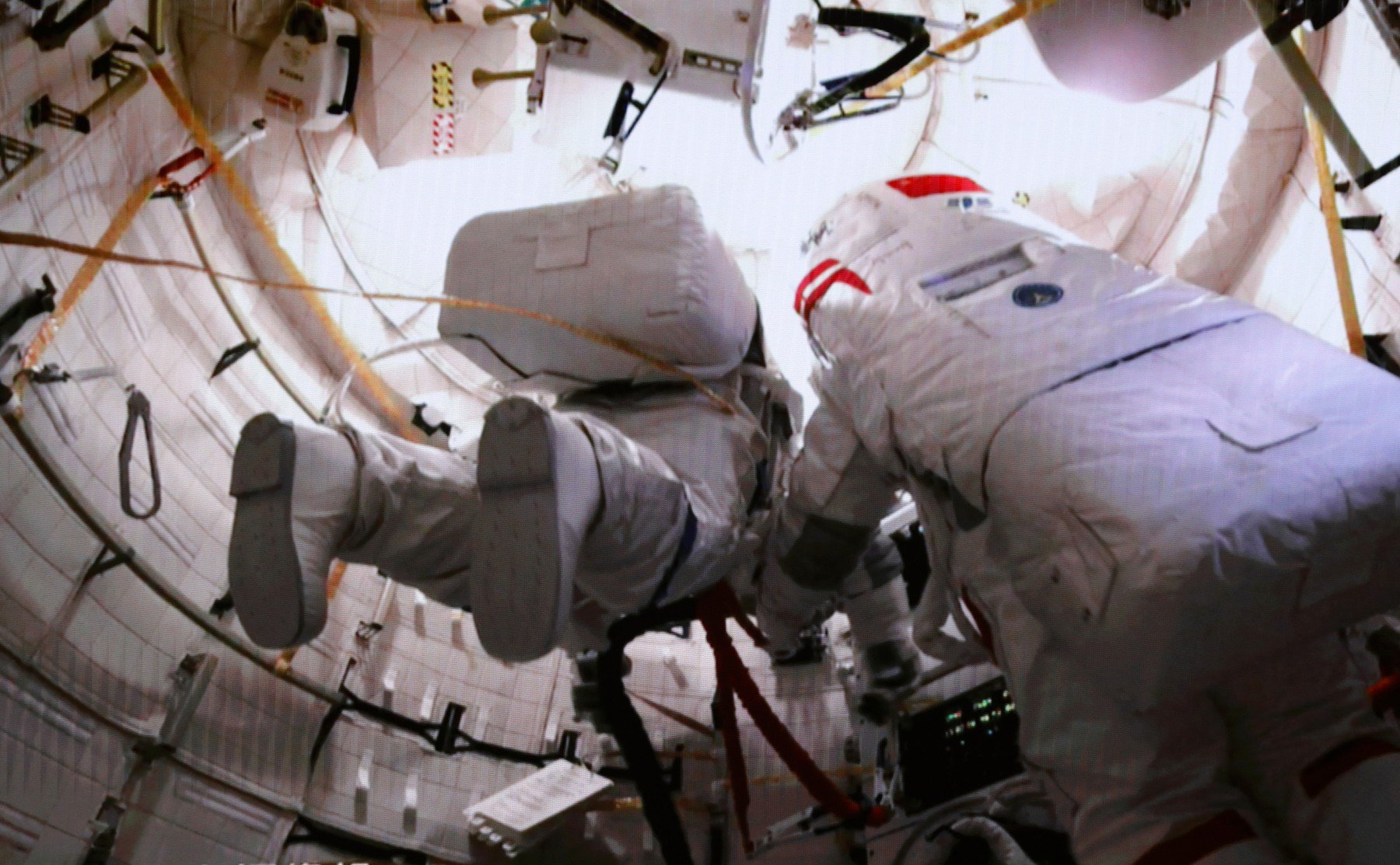 NASA a efectuat, pentru prima dată în istoria stației spațiale internaționale, o evacuare medicală de urgență a unui astronaut, după ce acesta a avut nevoie de îngrijiri speciale