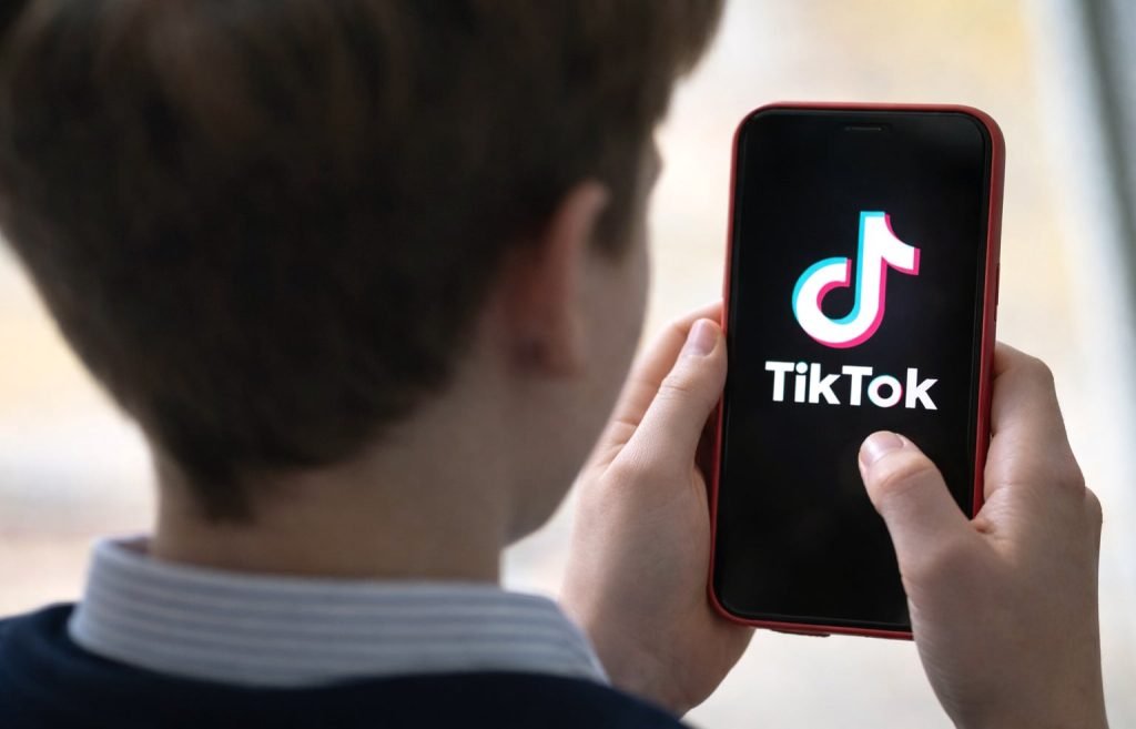 TikTok introduce în Europa un sistem de verificare a vârstei mai strict, conceput pentru a proteja minorii de sub 13 ani de utilizarea platformei