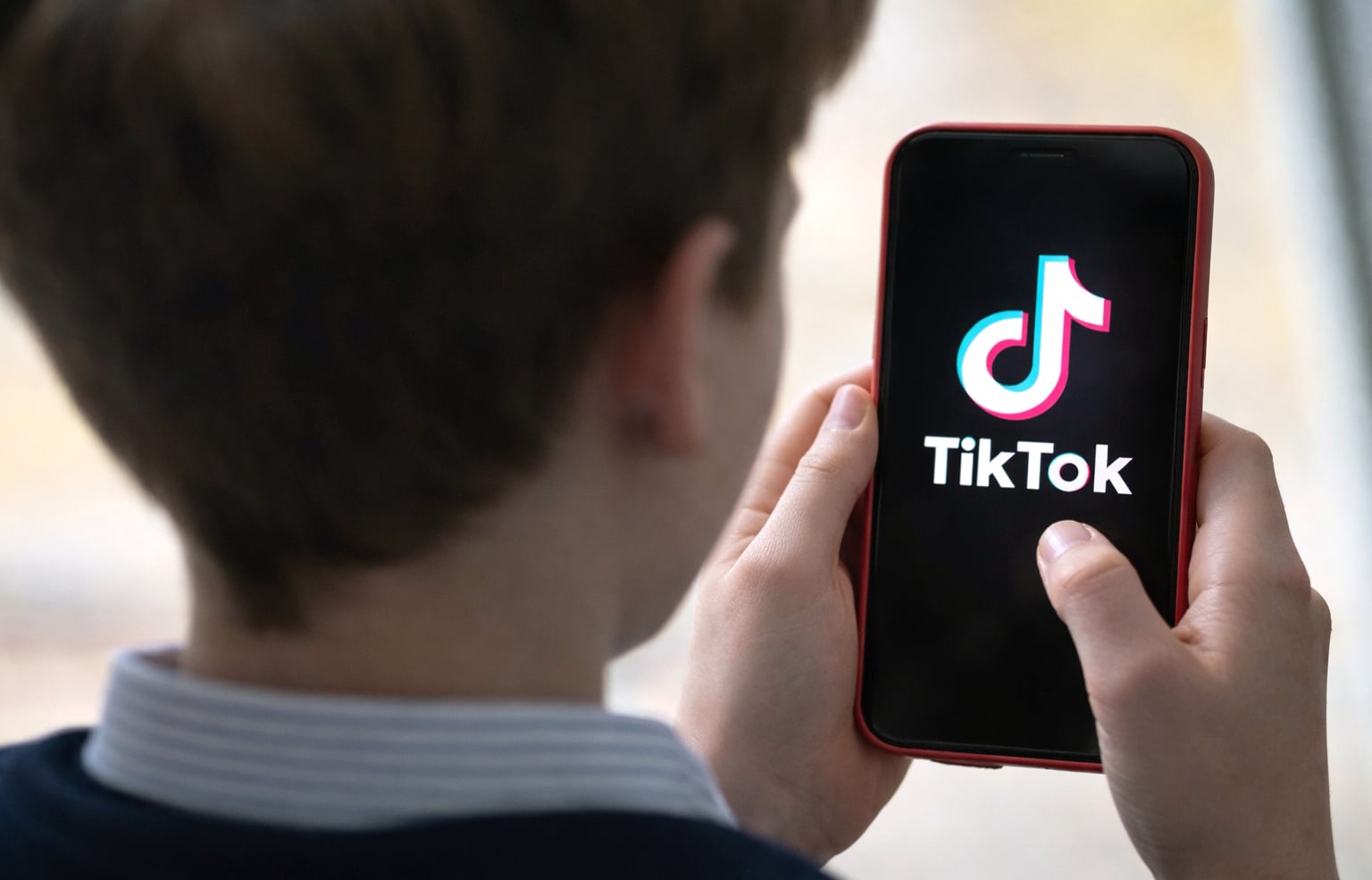 TikTok introduce în Europa un sistem de verificare a vârstei mai strict, conceput pentru a proteja minorii de sub 13 ani de utilizarea platformei