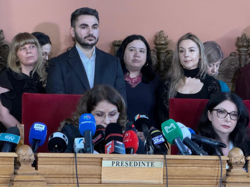 Avocata și membră AUR, Silvia Uscov, în centrul controverselor judiciare și politice ale începutului de an Într-un început de an cu nuanțe tensionate în justiție, numele avocatei Silvia Uscov, cunoscută pentru apropierea sa față de partidul extremist AUR, ajunge pe larg în atenția publicului și a mass-media