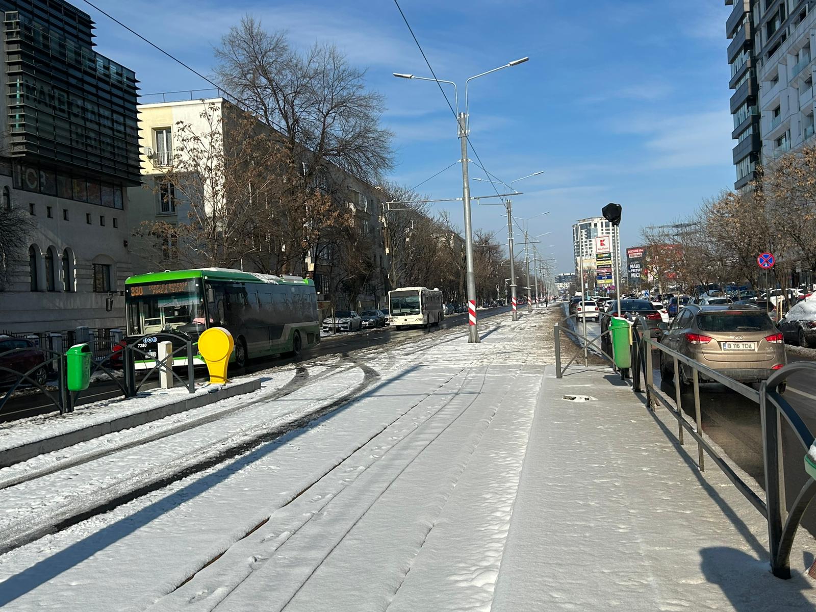 Primăria Capitalei a promis la începutul lunii decembrie că linia de tramvai 5 din București va fi repusă în circulație în scurt timp, însă aproape o lună mai târziu, traseul rămâne închis
