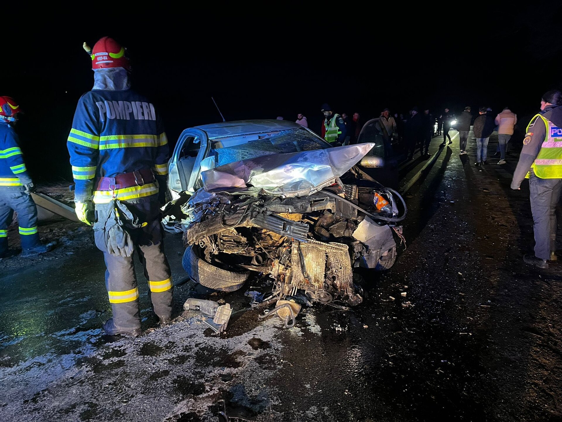 Accident grav pe DJ 106 în județul Sibiu: o persoană în stare gravă, activat Planul Roșu de Intervenție Duminică, 25 ianuarie, un accident rutier grav a avut loc pe drumul județean 106, între localitățile Dobârca și Poiana Sibiului, soldându-se cu rănirea gravă a unei persoane