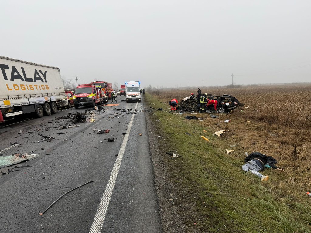 Tragedie pe șoselele din Timiș: șase morți într-un accident grav Un accident rutier fatal s-a petrecut vineri pe una dintre arterele principale din Timiș, soldându-se cu decesul a șase persoane