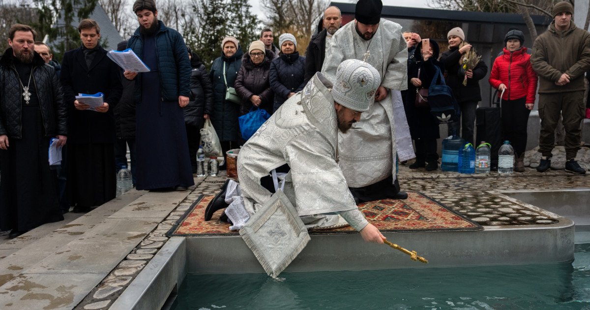 Biserica Ortodoxă celebrează Boboteaza: Tradiții și obiceiuri de Epifanie Boboteaza, marcată pe 6 ianuarie, reprezintă o sărbătoare de maximă importanță în calendarul creștin ortodox